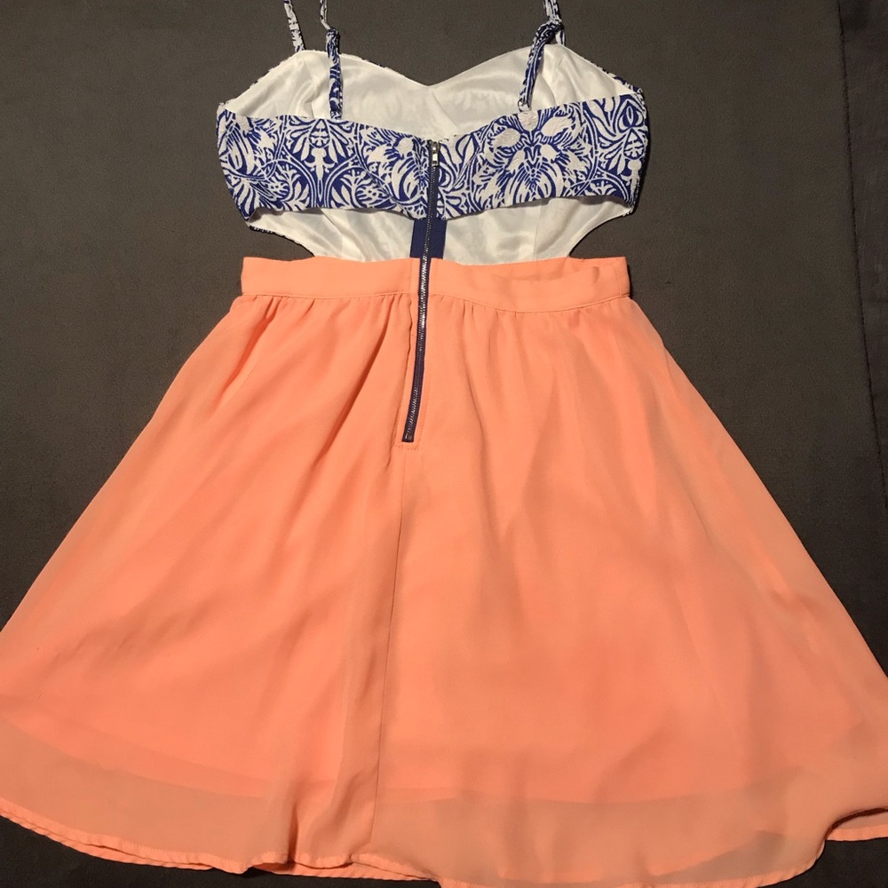 CUTE DRESS! - Picture 2 of 5